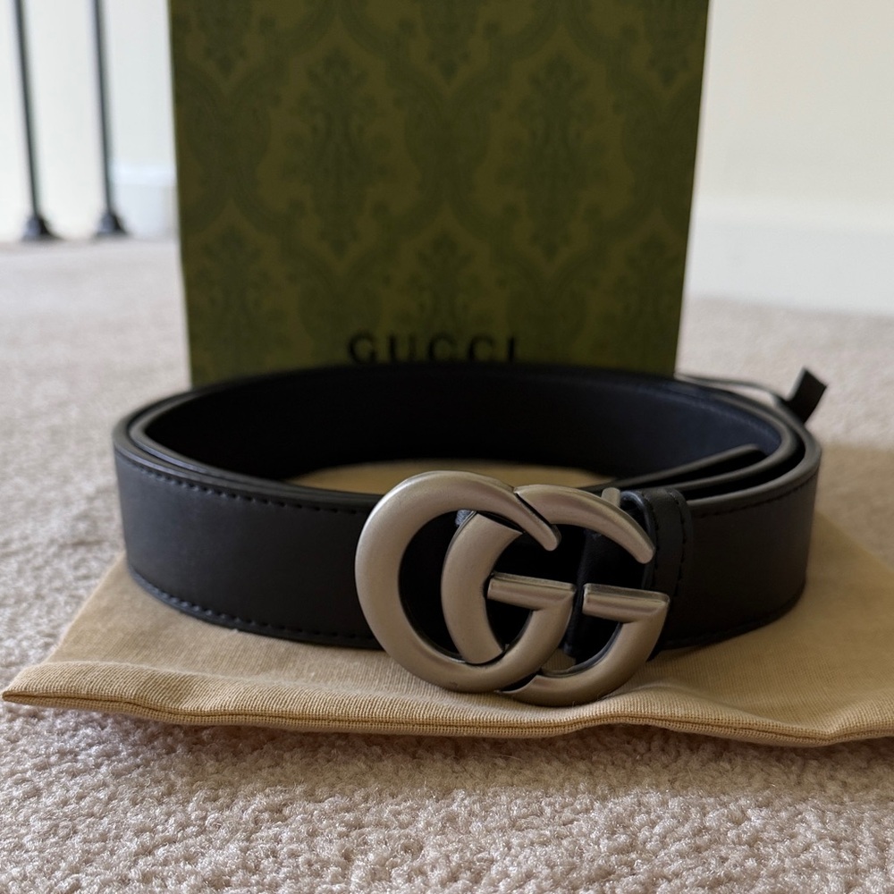 Gucci Black Leather Belt with Silver Double G Hardware